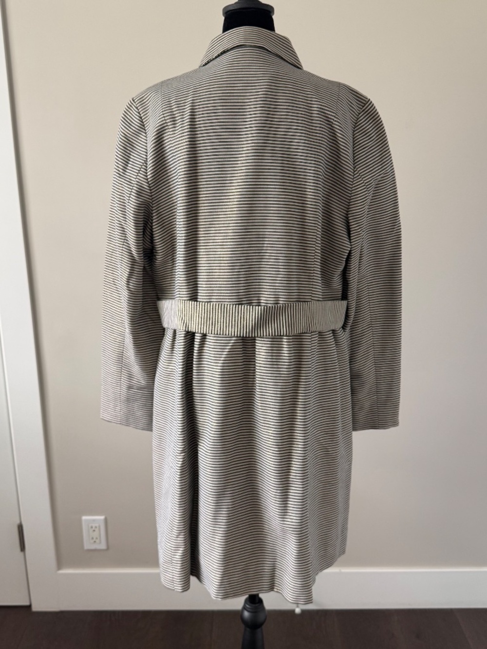 FLASH SALE TODAY Banana Republic XL Black Ivory Striped Swing Coat - Picture 2 of 11